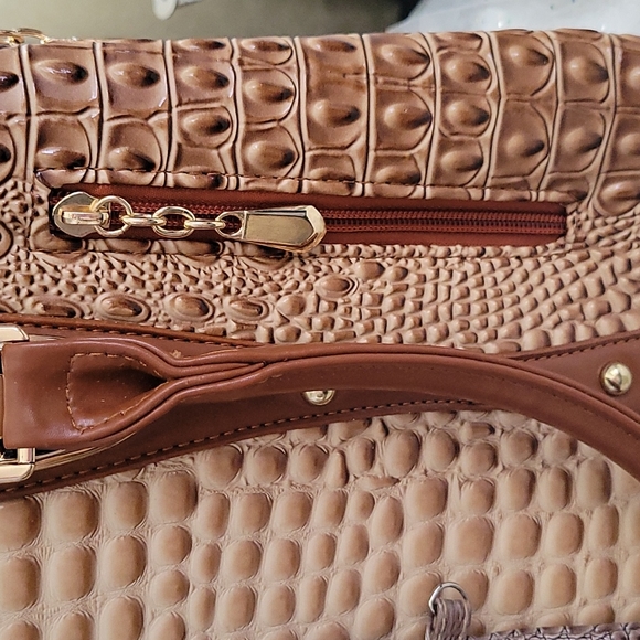 Pi Ju Jing Pin satchel/accessory bag - Picture 3 of 4